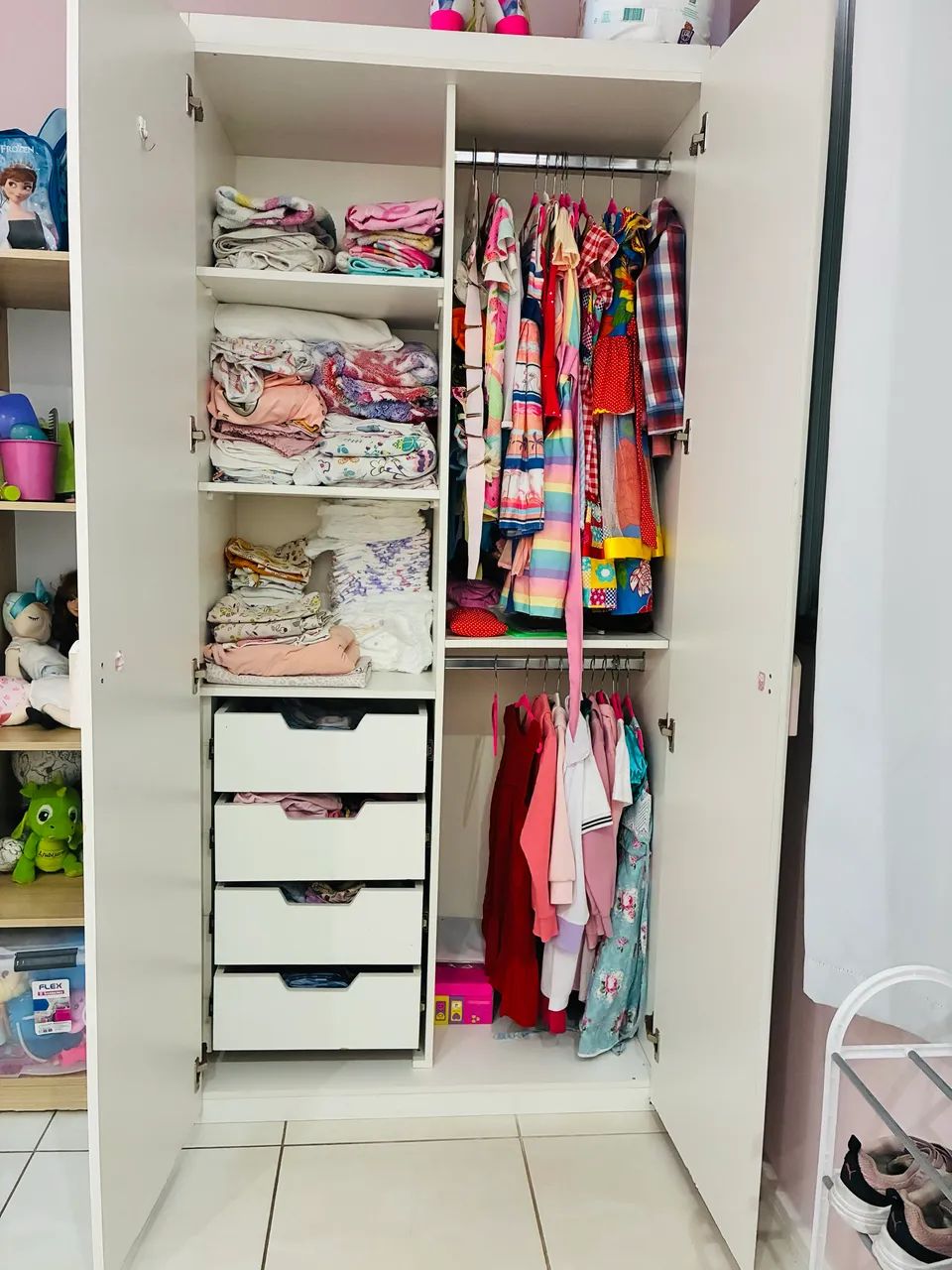Guarda roupas infantil