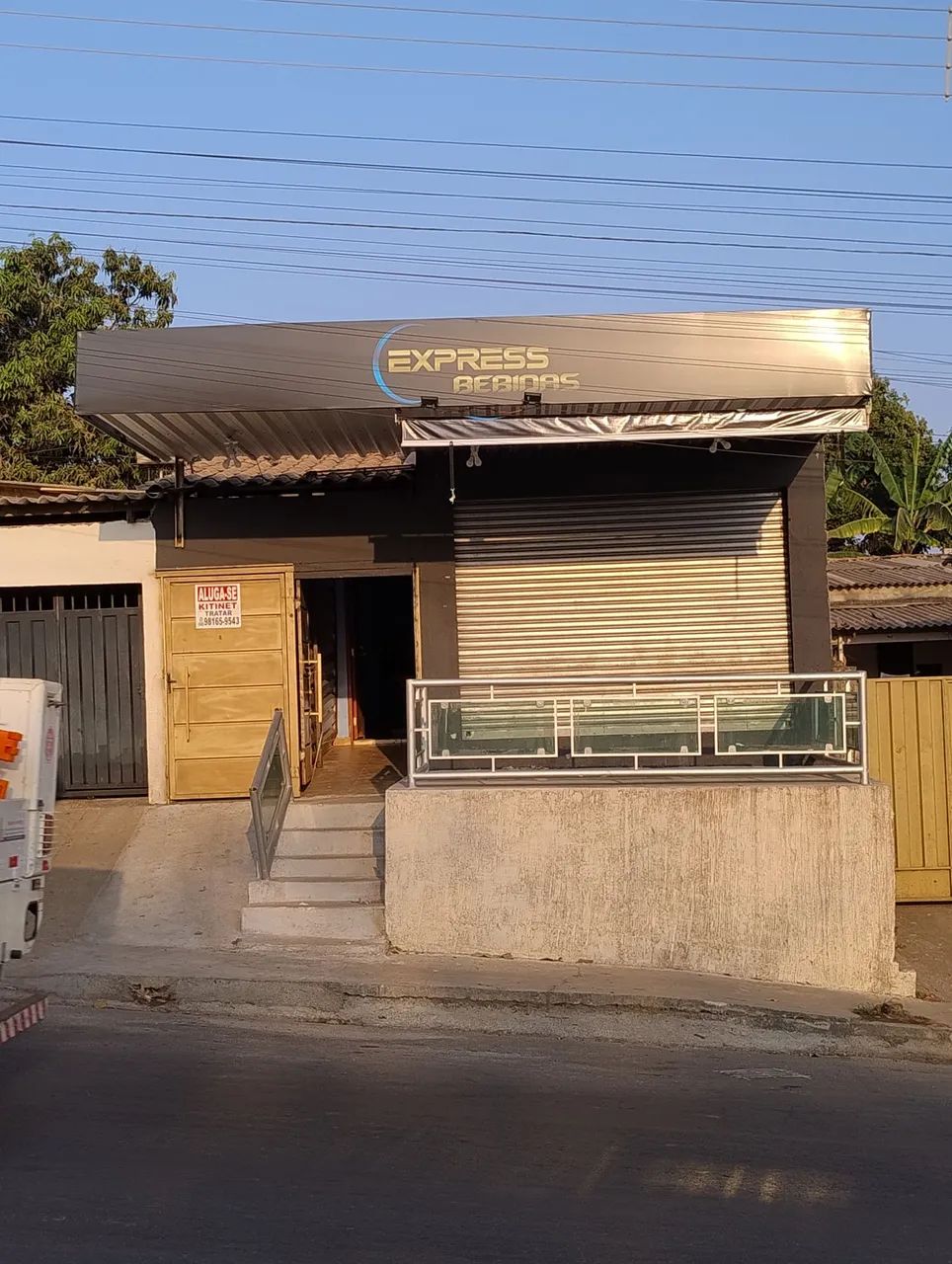 Kit Net com pequena sala comercial 