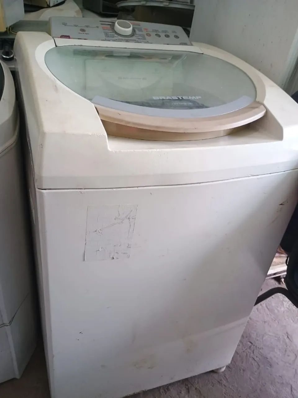 Maquina de lavar funcionando 