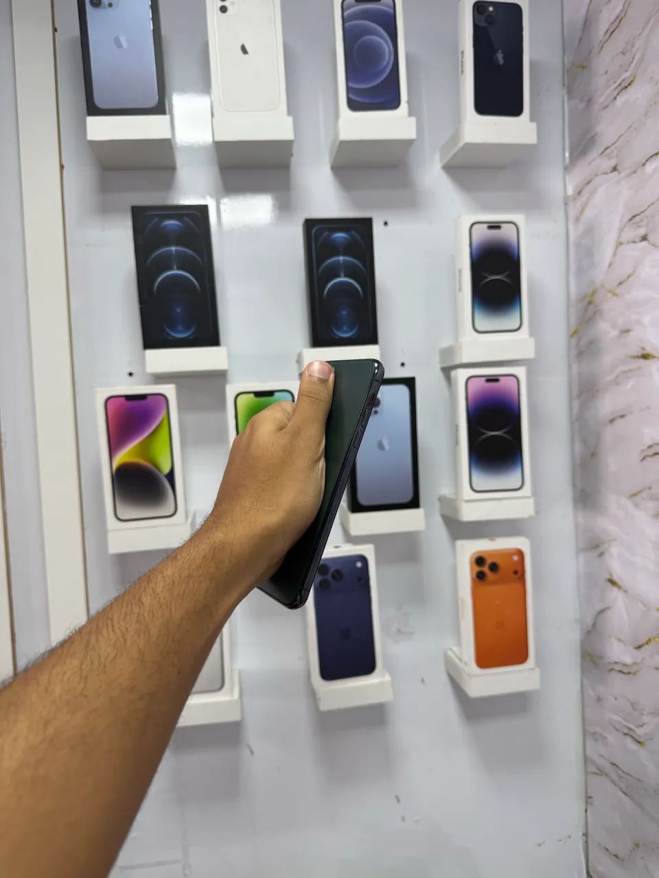 IPHONE 11 PRO MAX 64 GIGAS TELA E BATERIA NOVA - Celulares e