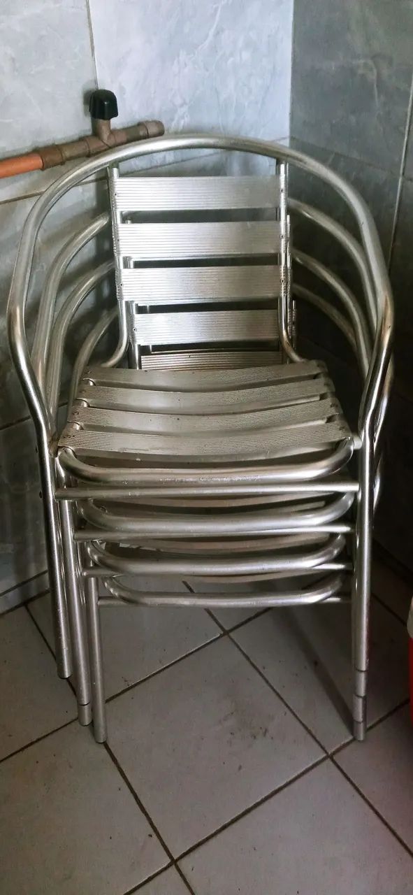 Cadeira em aluminio em perfeito estado.