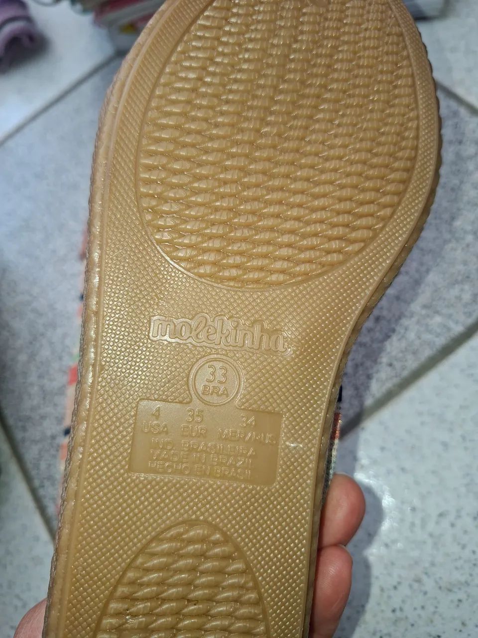 Sapatilha sem uso 