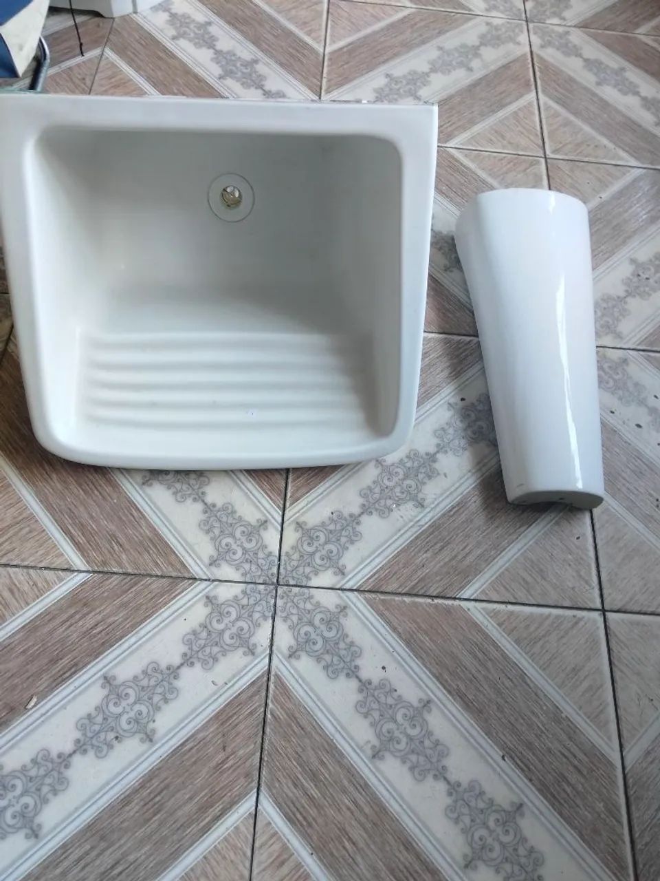 Tanque lava roupa com base