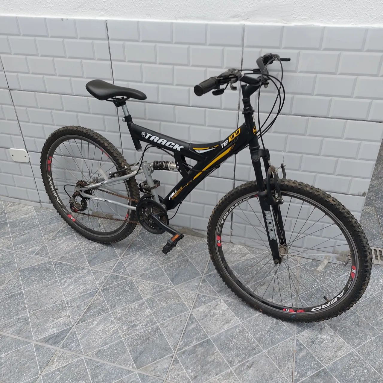 Bicicleta  TB100 Semi nova