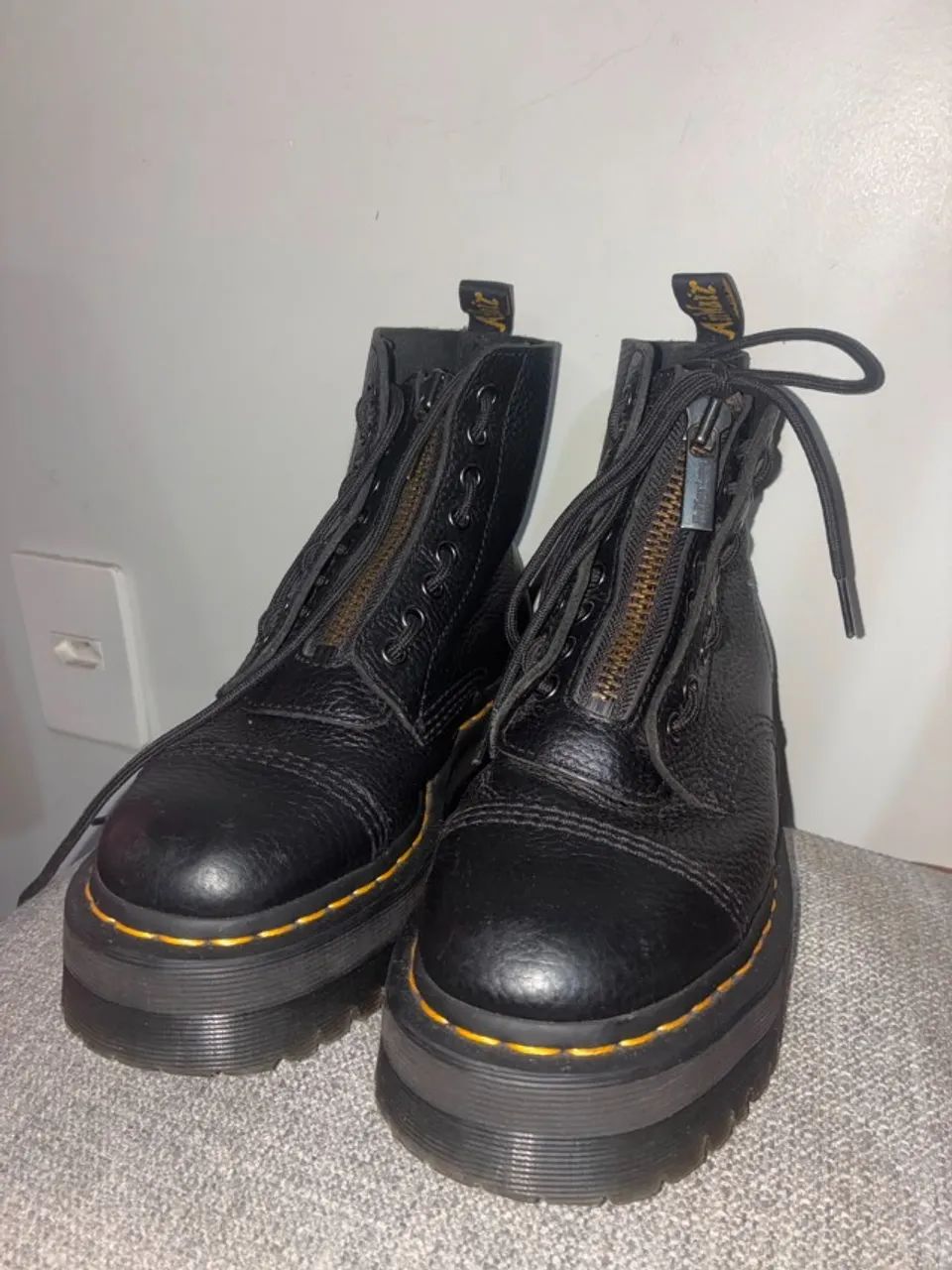 Bota Dr. Martens Sinclair Max feminina - Foto 4