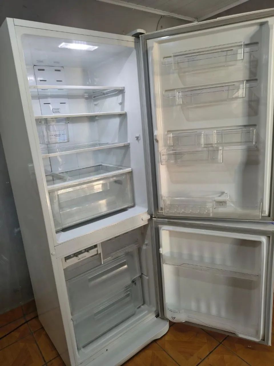 Geladeira Electrolux Frost Free inverse  - Foto 2