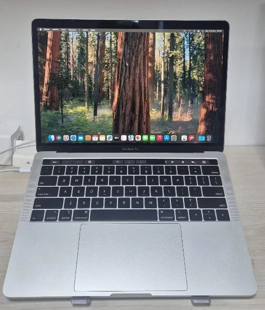 MacBook Pro 13? 2019 i5 2.4GHz 8GB 256GB SSD Touch Bar - 4