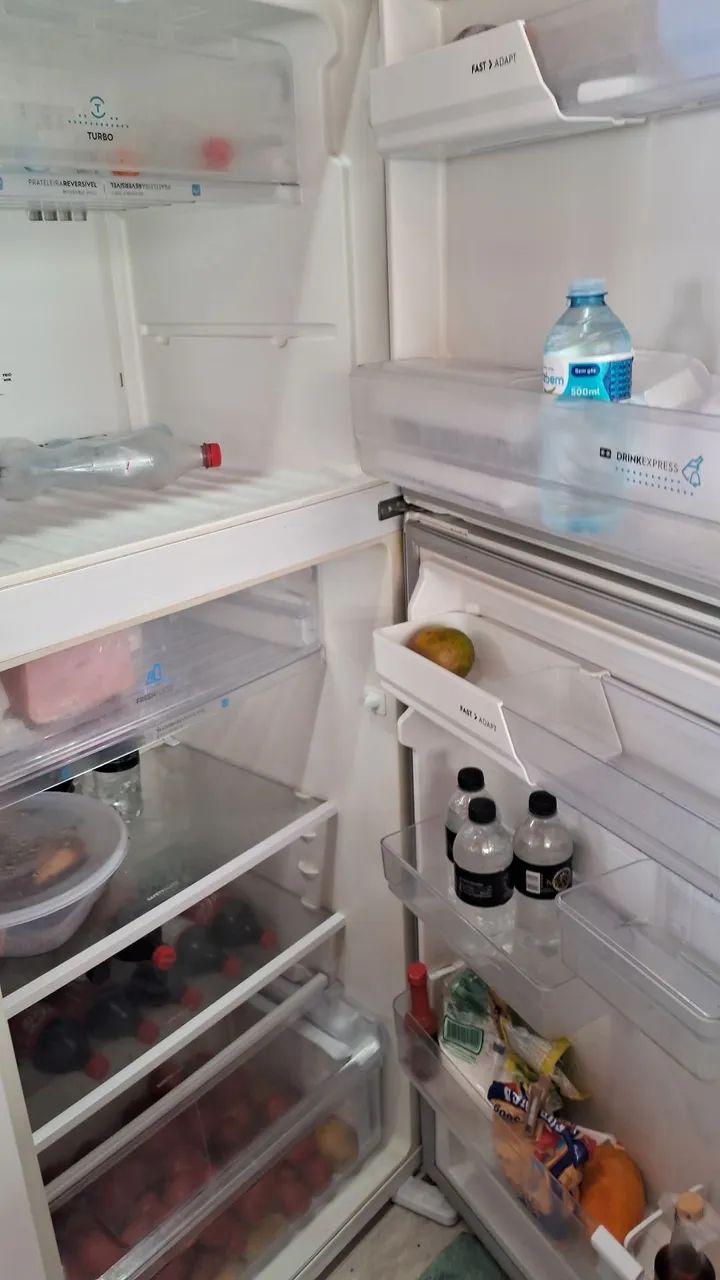 vendo 2 Geladeiras uma Brastemp e uma Electrolux abas funcionando perfeitamente 1.800 - Foto 3