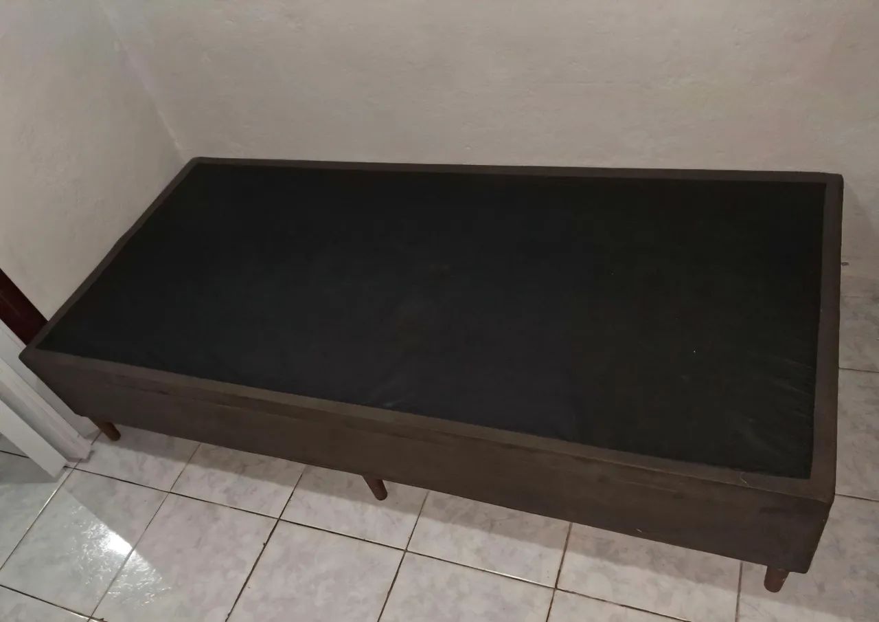 Vendo! Base solteiro, colchão de solteiro e guarda-roupa multiuso solteiro! 