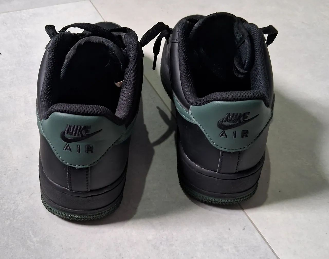 TÊNIS NIKE AIR FORCE 1 Preto com Verde - Foto 4