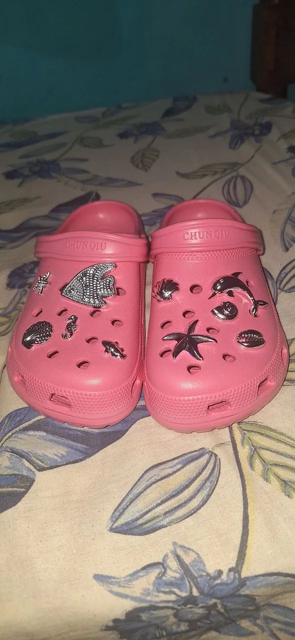 Sandália crocs 35/36 - Foto 2