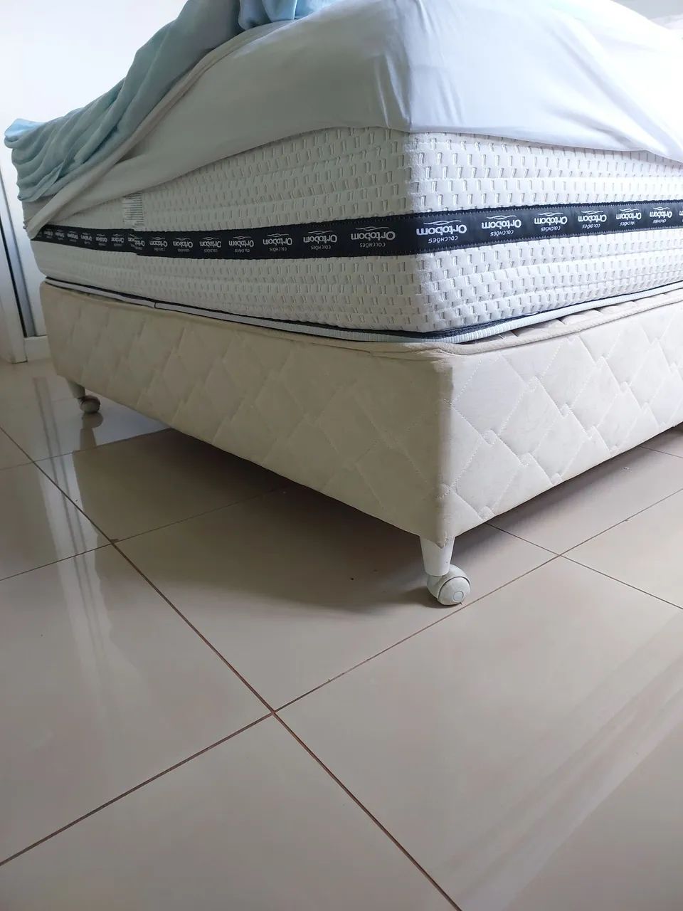 Cama box  sem o colchão 