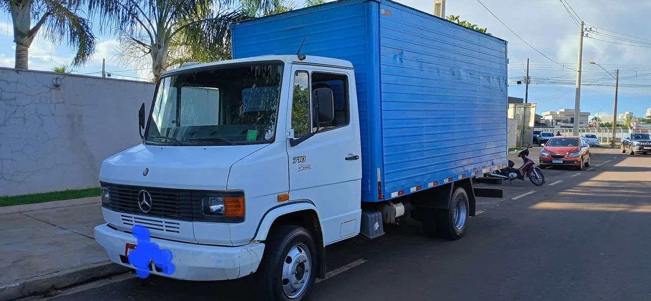 Caminhao mb 710 plus bau