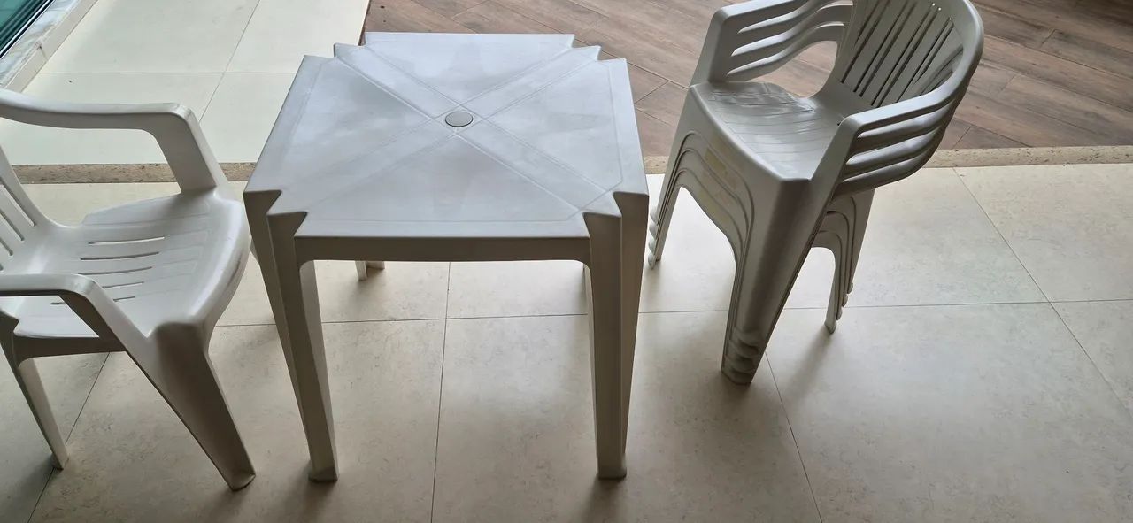 Mesa com cadeiras - Foto 2