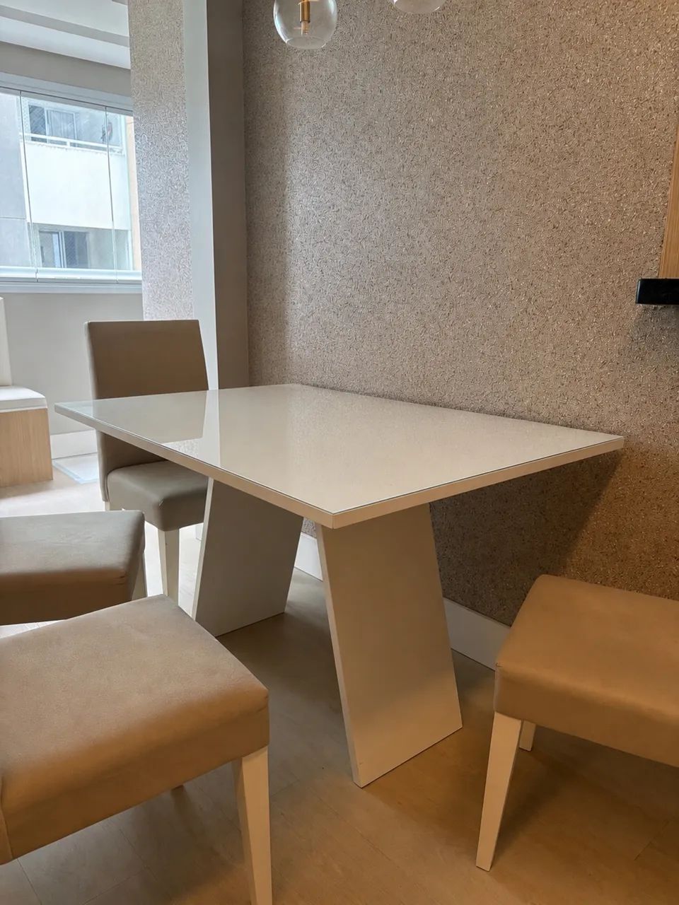 Mesa com 4 cadeiras