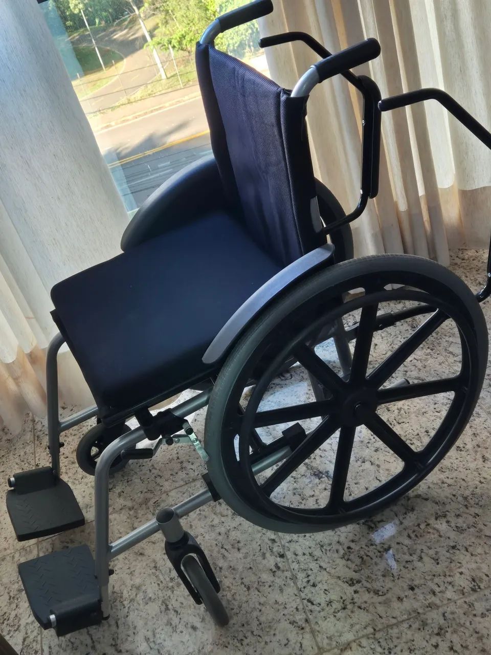 Cadeira de rodas pouquíssimo uso - Foto 2