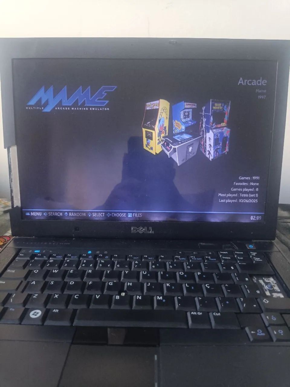 Notebook Dell com sistema de jogos retro, acompanha joystick. - Foto 3