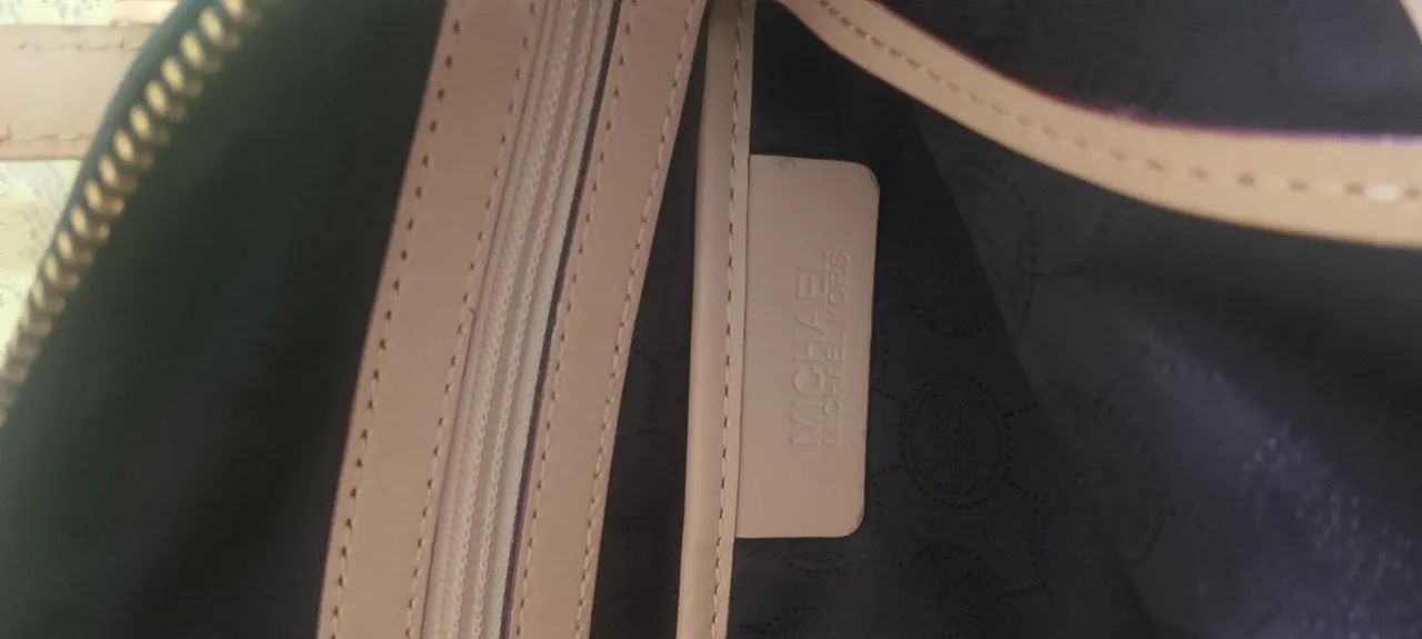 Bolsa Ori6 Michael Kors preta  - Foto 3