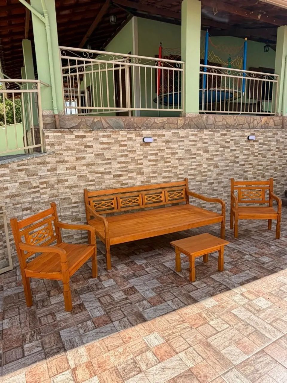 Banco Surubão Madeira Rustica + 2 Poltronas e 1 mesa de centro de brinde - Foto 3