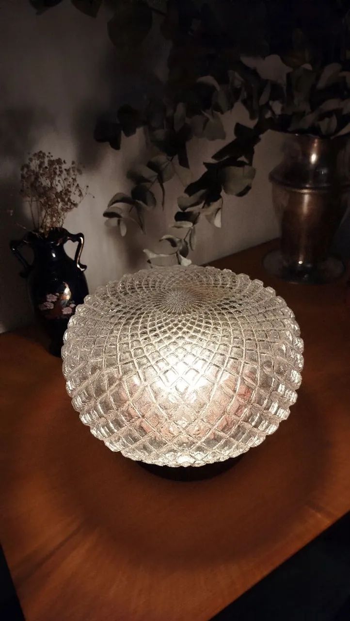 Luminária com base em madeira torneada segmentada, cúpula forma disco voador, bico de jaca - Foto 2