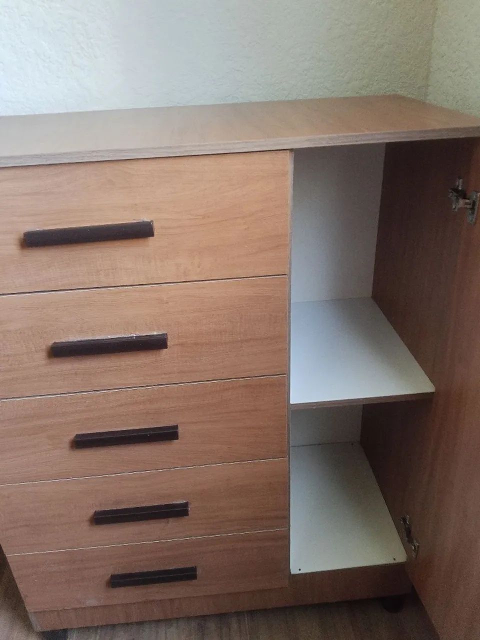 Vendo cômoda 5 com gavetas e sapateira