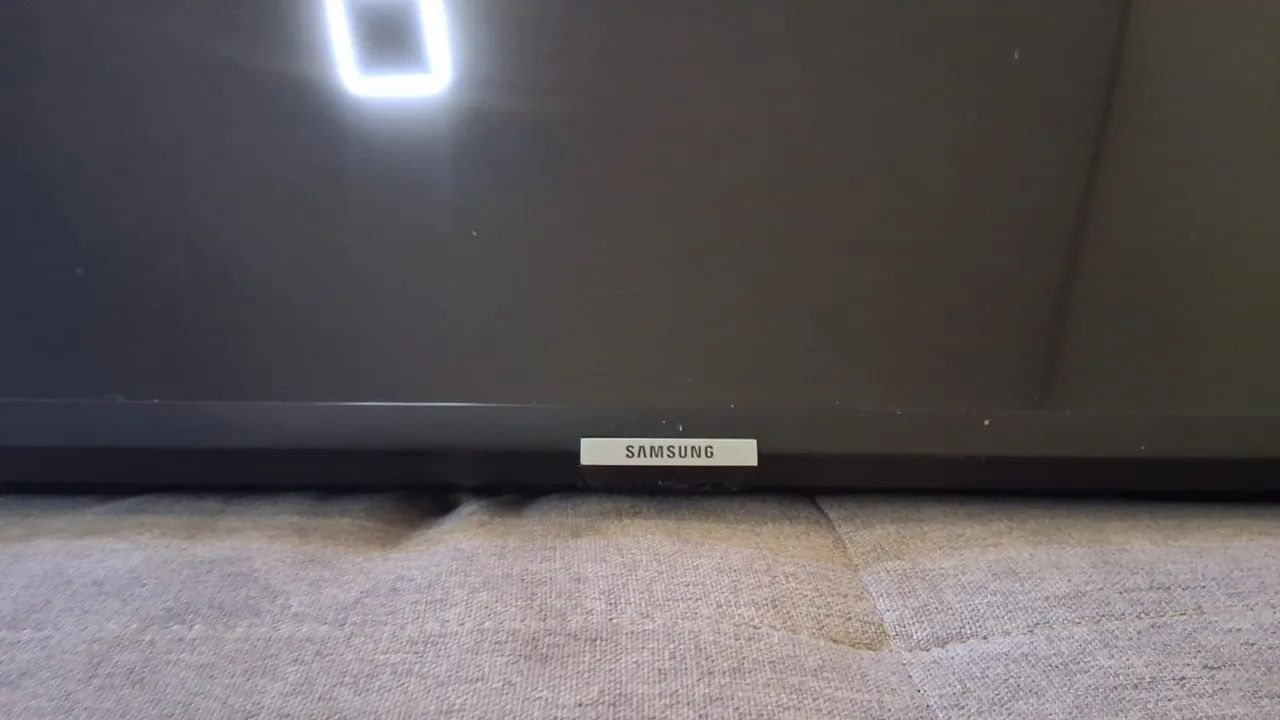 Vendo SMART TV SAMSUNG 49 polegadas (SUCATA) TELA QUEBRADA  - Foto 2
