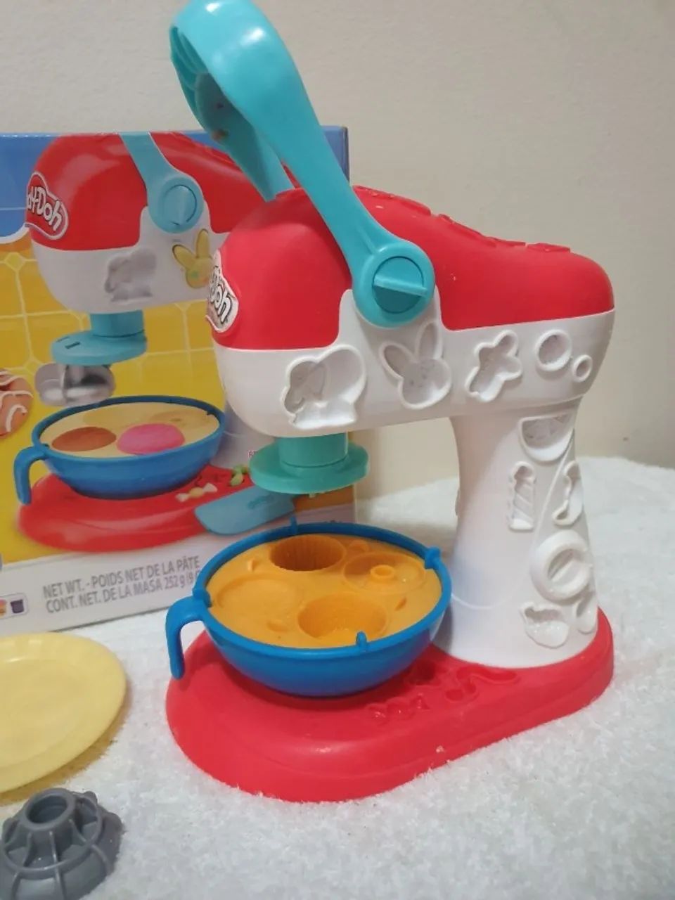 Batedeira de cupcakes Play doh com caixa e acessórios - Foto 3