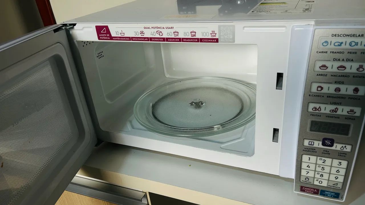 Vendo Microondas Electrolux 34L branco em perfeito funcionamento  - Foto 4