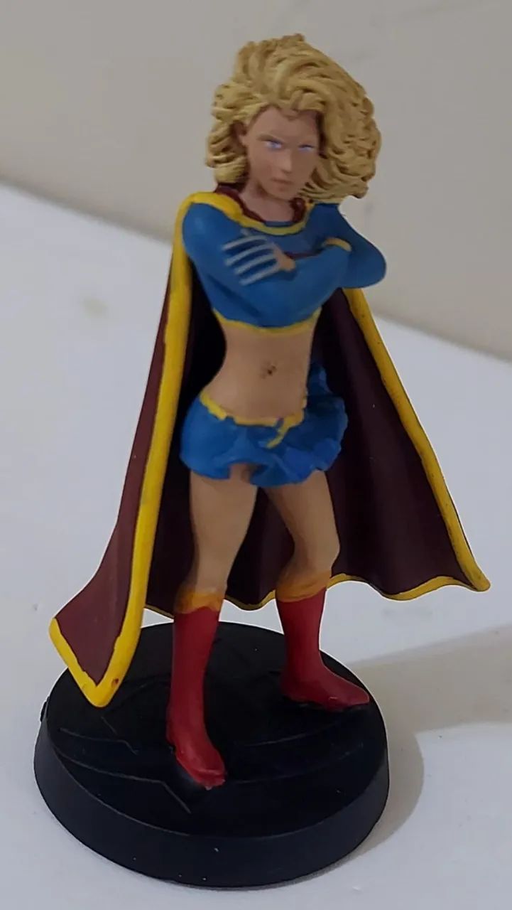 Action Figure SuperGirl Eaglemoss de metal 10cm - Foto 3