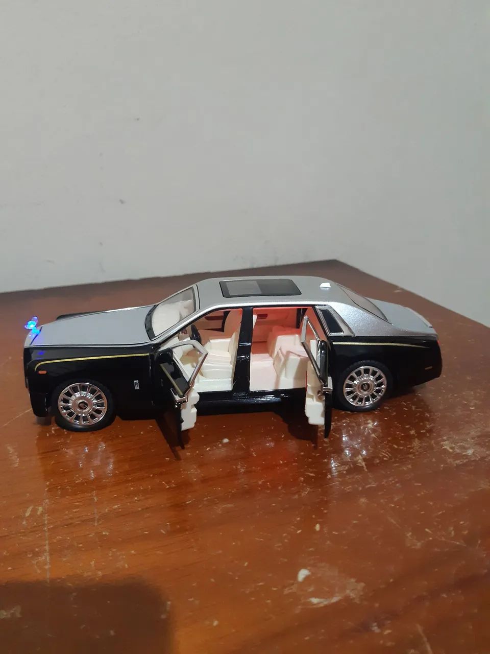 Miniatura Rolls Royce Phanton 1:24
