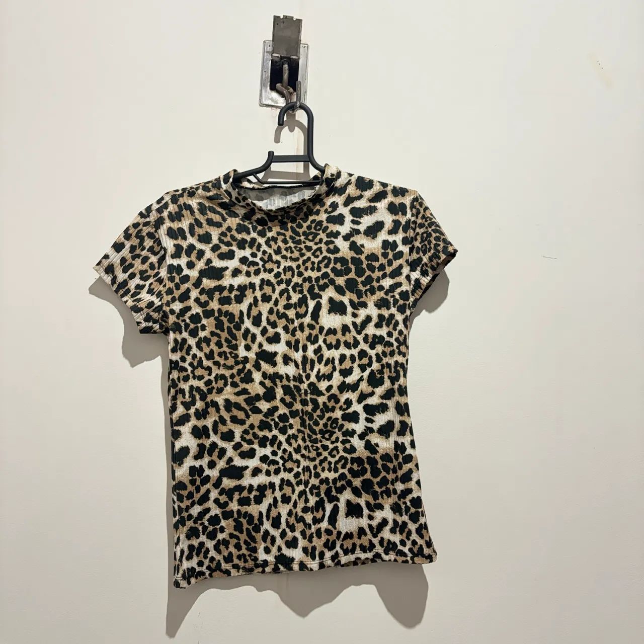 camiseta feminina animal print