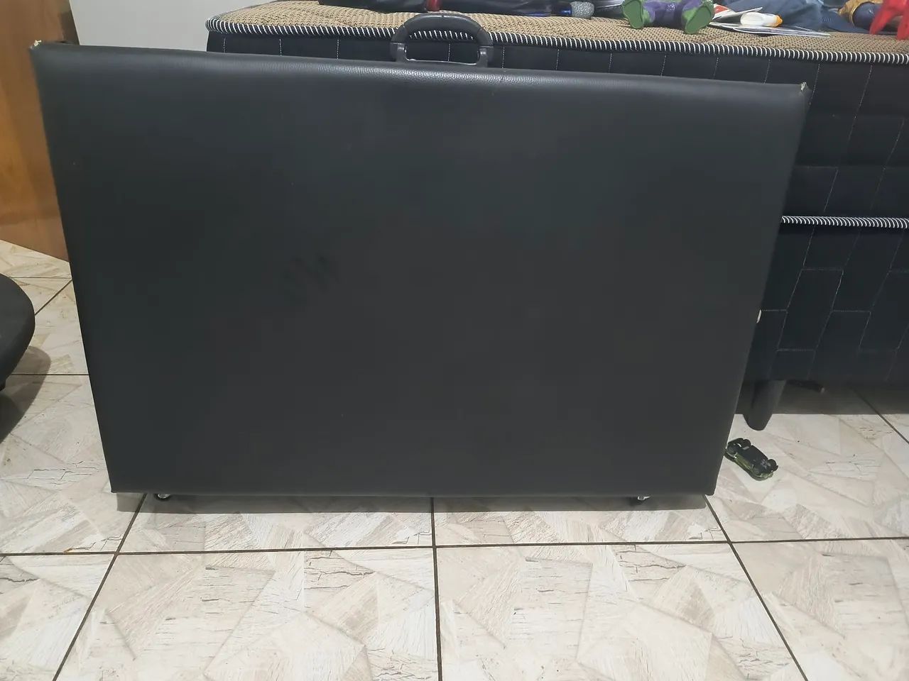 massage table