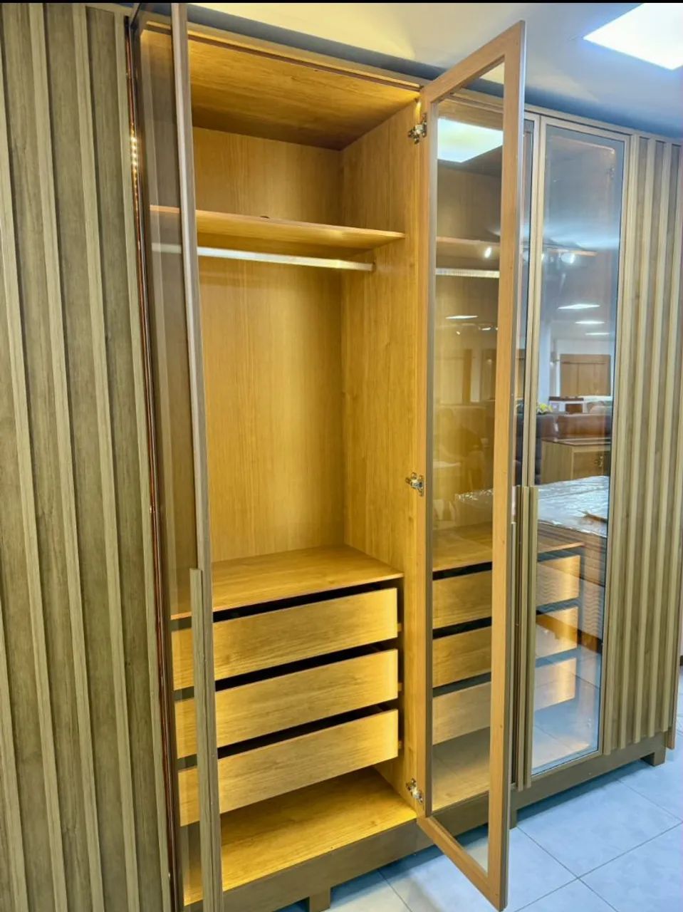 Guarda roupa grande MDF com led  - Foto 2