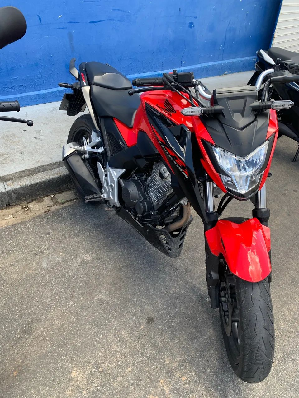 Vendo cb 300f ano 2024