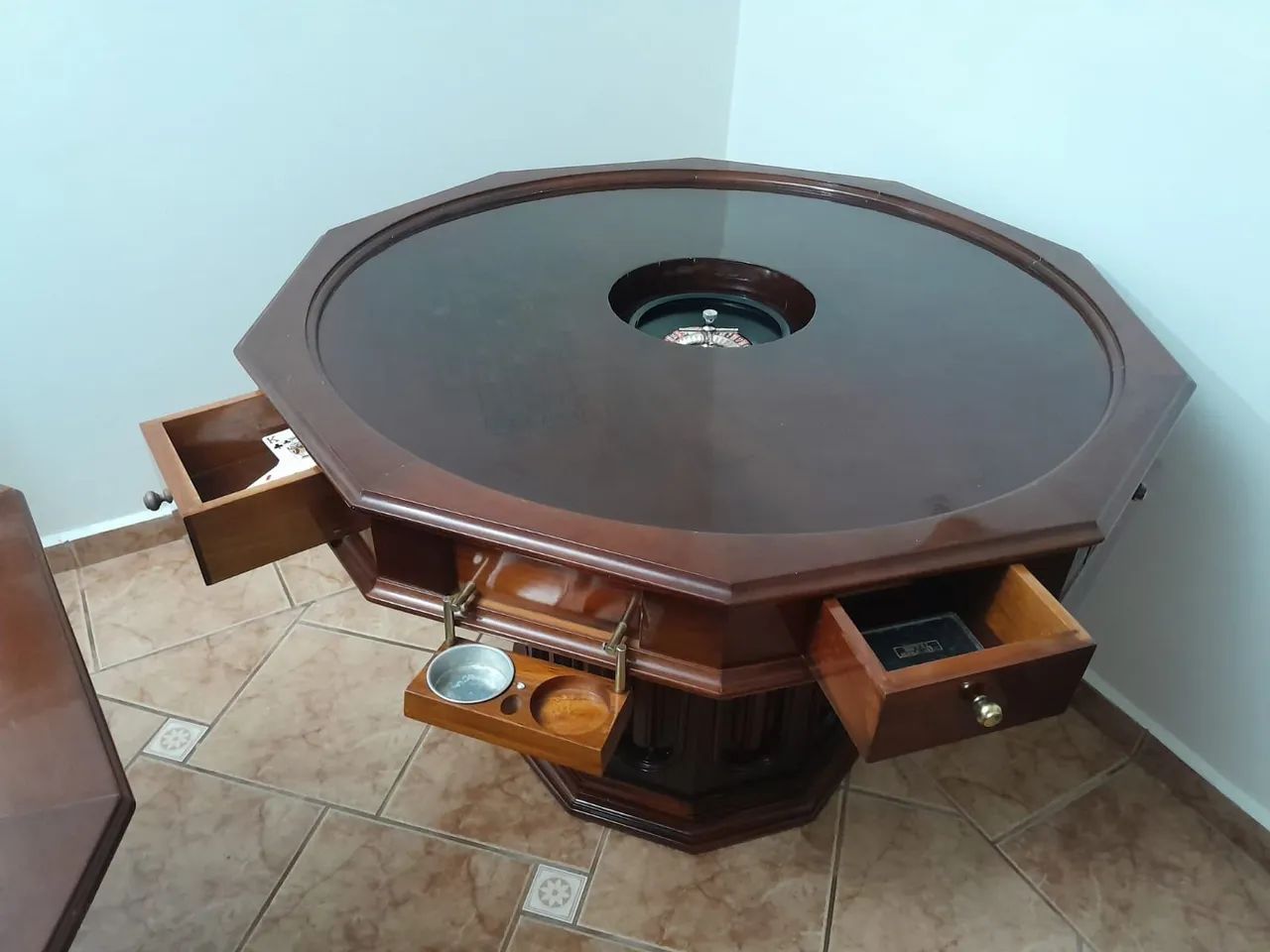 Mesa de jogos com roleta
