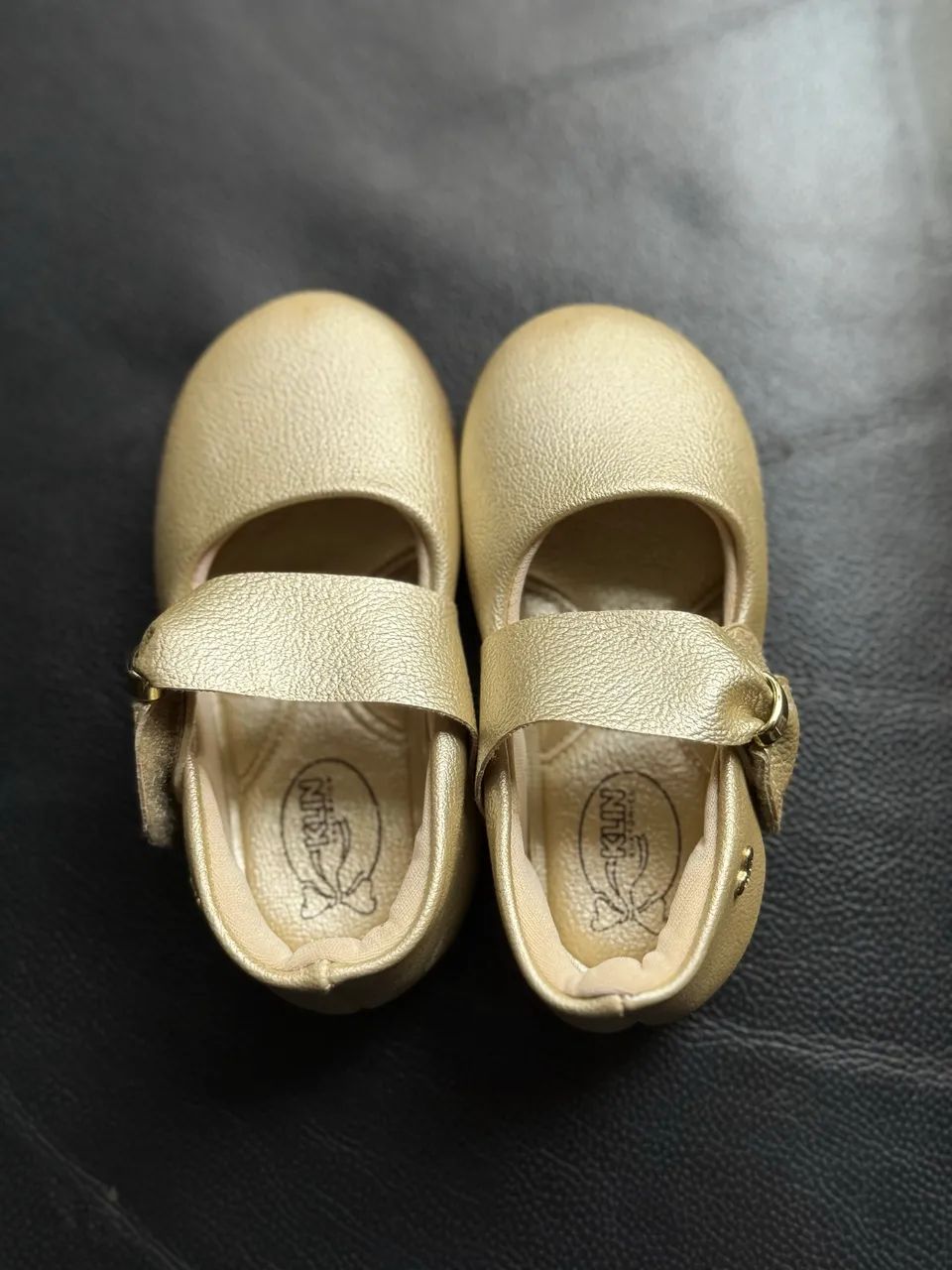 Sapatinho dourado da Klin, tamanho 21. Retirada no Sudoeste. - Foto 3