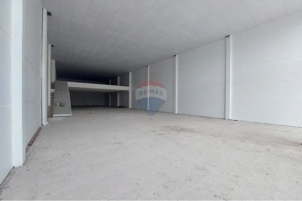 "Ponto Comercial Ideal em RS: 700m² Disponível" - Foto 3