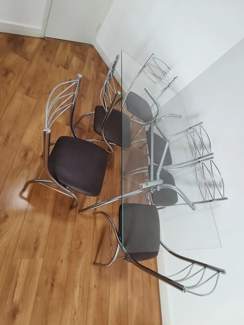Mesa de Jantar com 6 Cadeiras Brigatto (Vidro e Metal) em Ótimo Estado - Foto 2