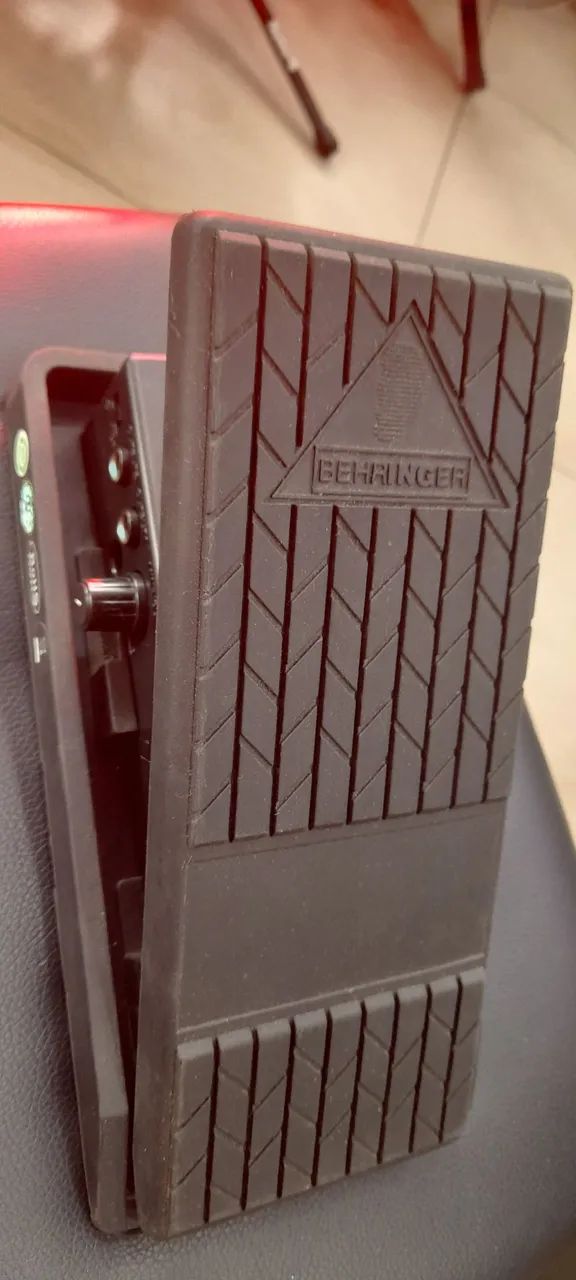 Pedal de volume e expressão fcv100 behringer usado  - Foto 2