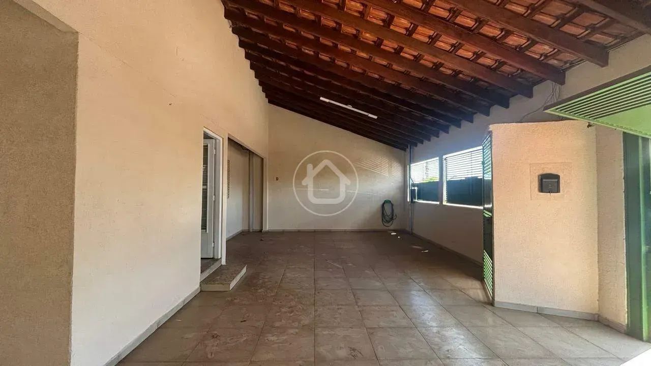 CASA 3 QUARTOS SENDO 1 SUÍTE - Foto 2