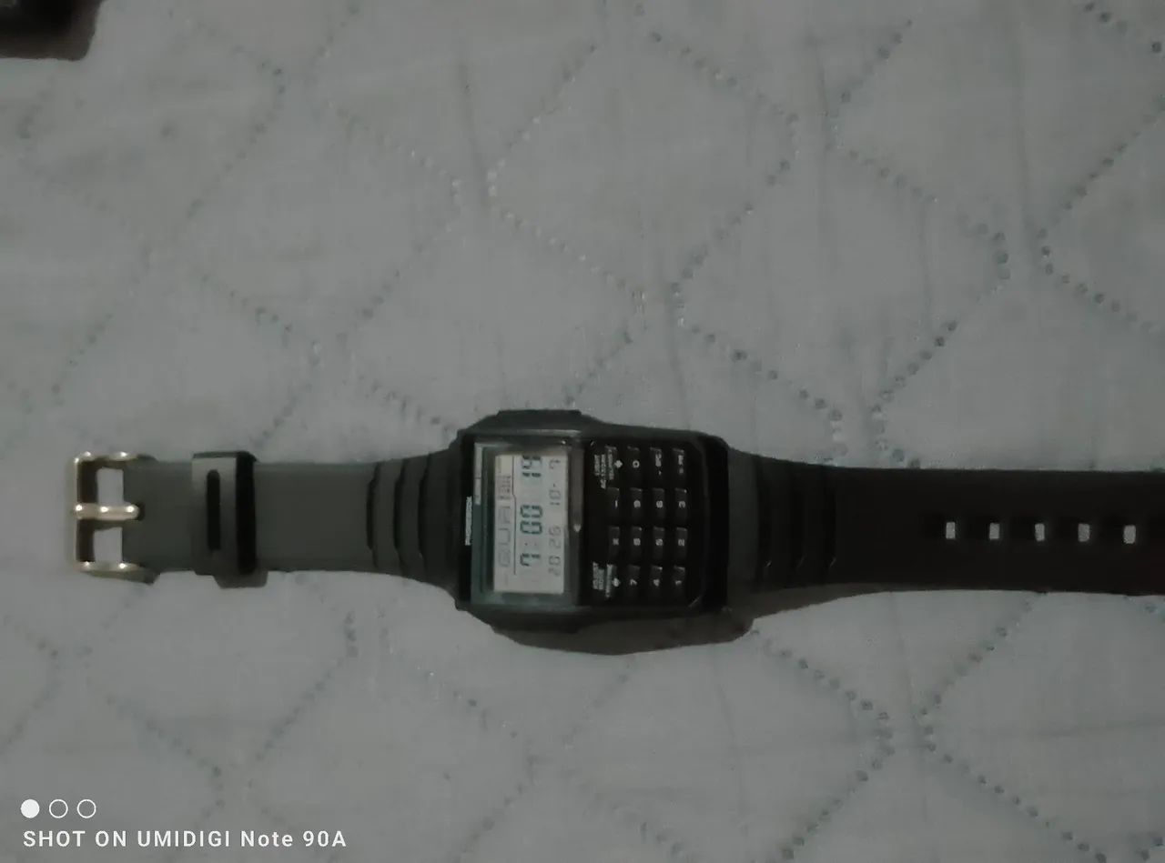 Relógio calculadora 