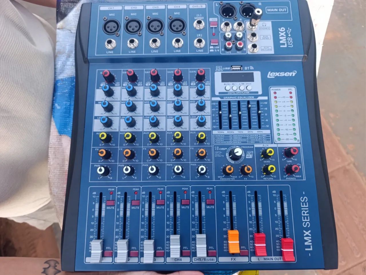 Mesa De Som Lmx6 Usb Lexsen 6 Canais Com Efeitos E Interface