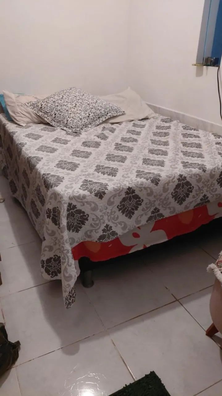 Cama box base e colchão! Pra vender logo.