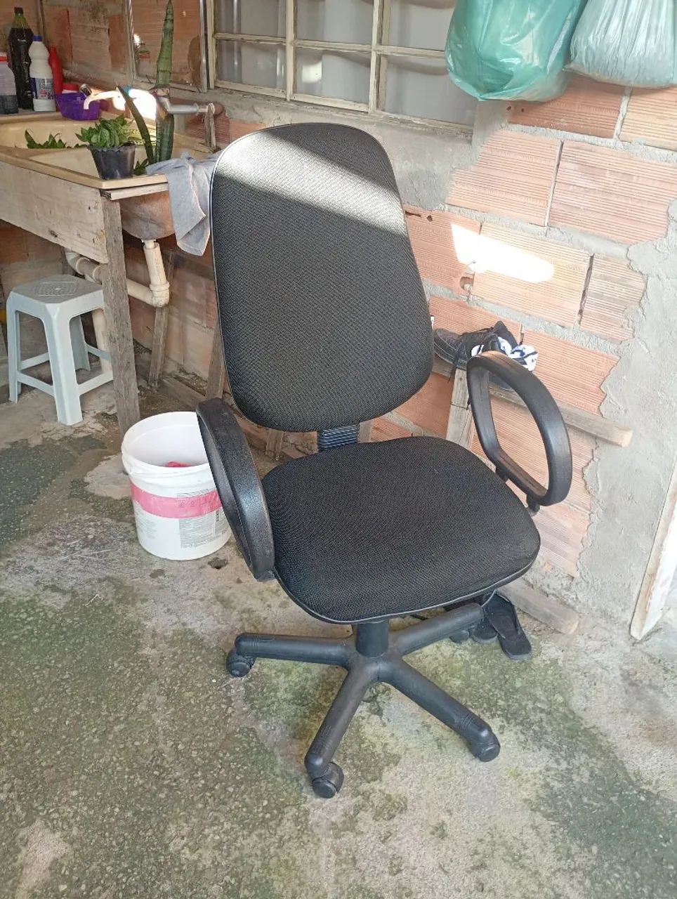 Cadeira de Escritório com defeito  - Foto 2