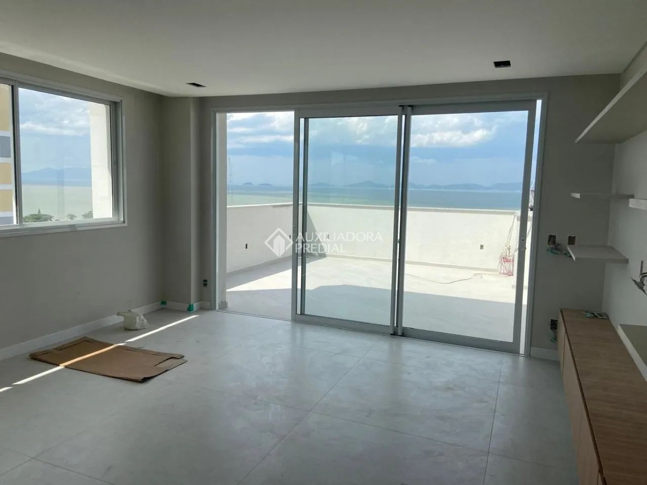 Apartamento NOVO, 2 quartos com suíte - Barreiros, São José