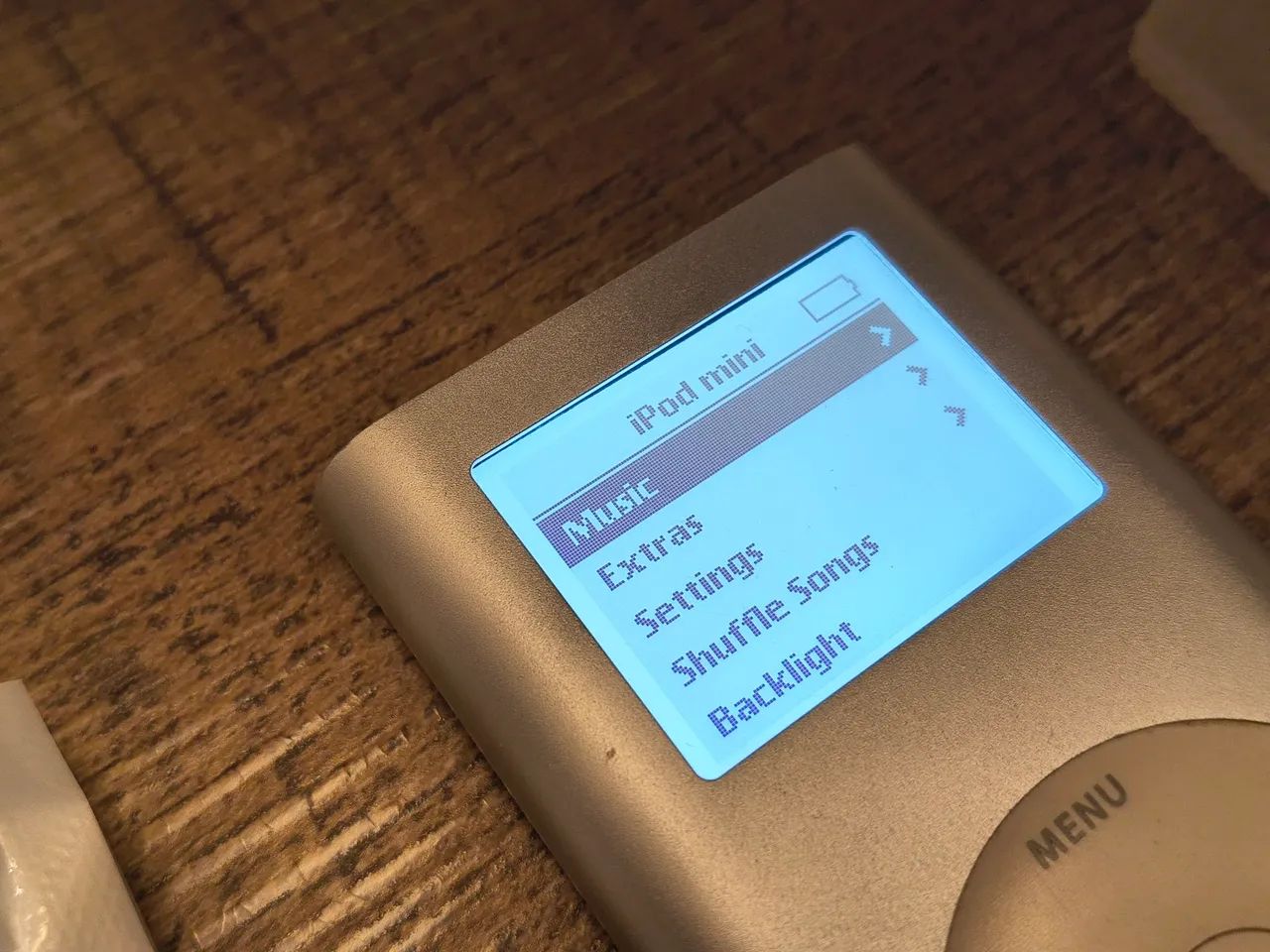 iPod Mini 2ª geração edição HP - 64gb - bateria nova +capa +cabo  - Foto 5