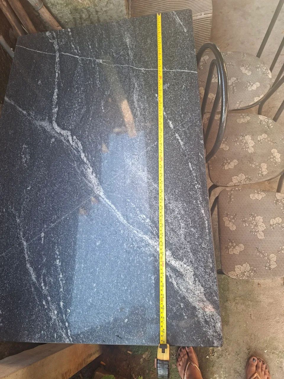 Vendo mesa de mármore com 4 cadeiras - Foto 4