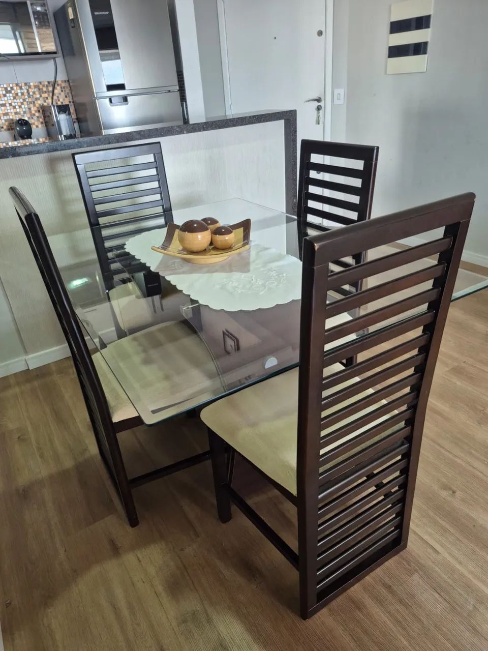 Mesa de Jantar com Vidro + 4 Cadeiras - 1,40 x 1,00 m - Foto 5