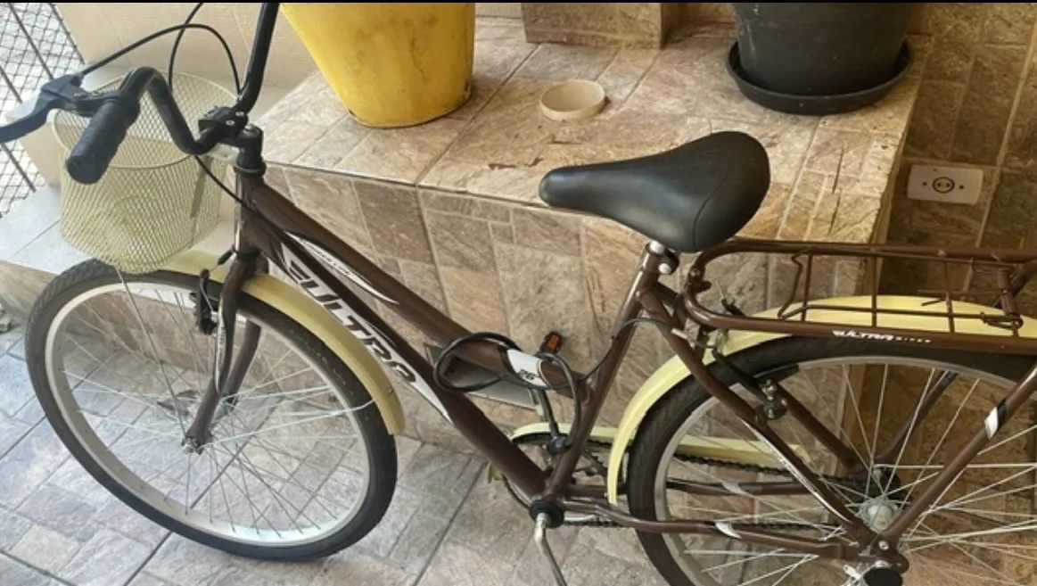Bicicleta semi nova usada pouquíssimas vezes