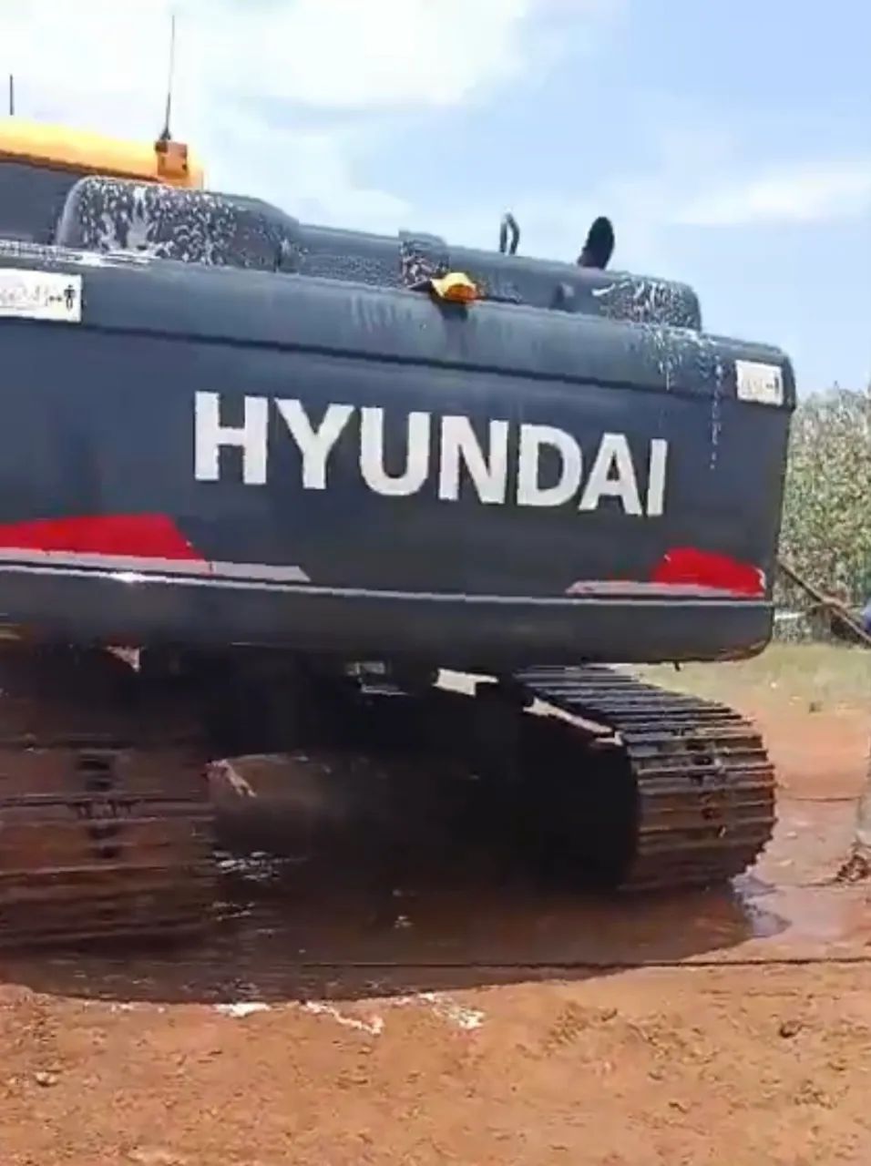 Escavadeira Hyundai r220 não cat 320 Komatsu PC  Sany  financio